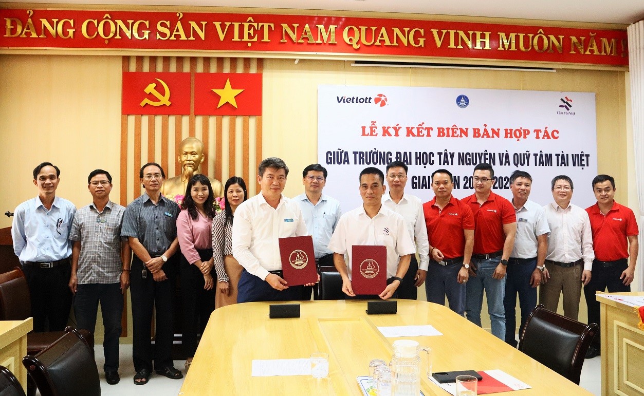 Lễ ký kết Biên bản hợp tác giữa Quỹ Tâm Tài Việt và trường Đại học Tây Nguyên